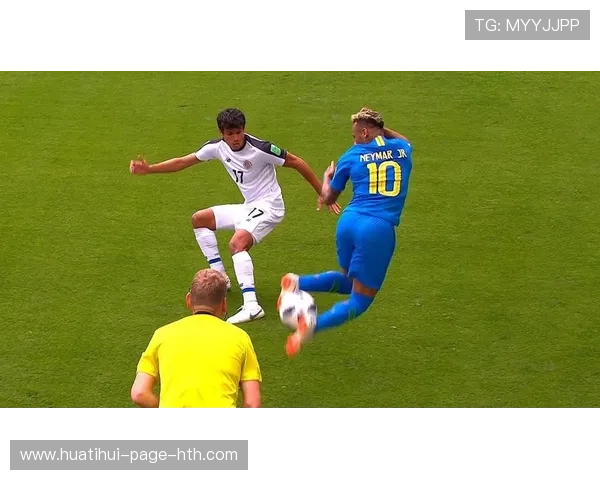 内马尔后脚跟磕球妙传，巴西配合极具观赏性